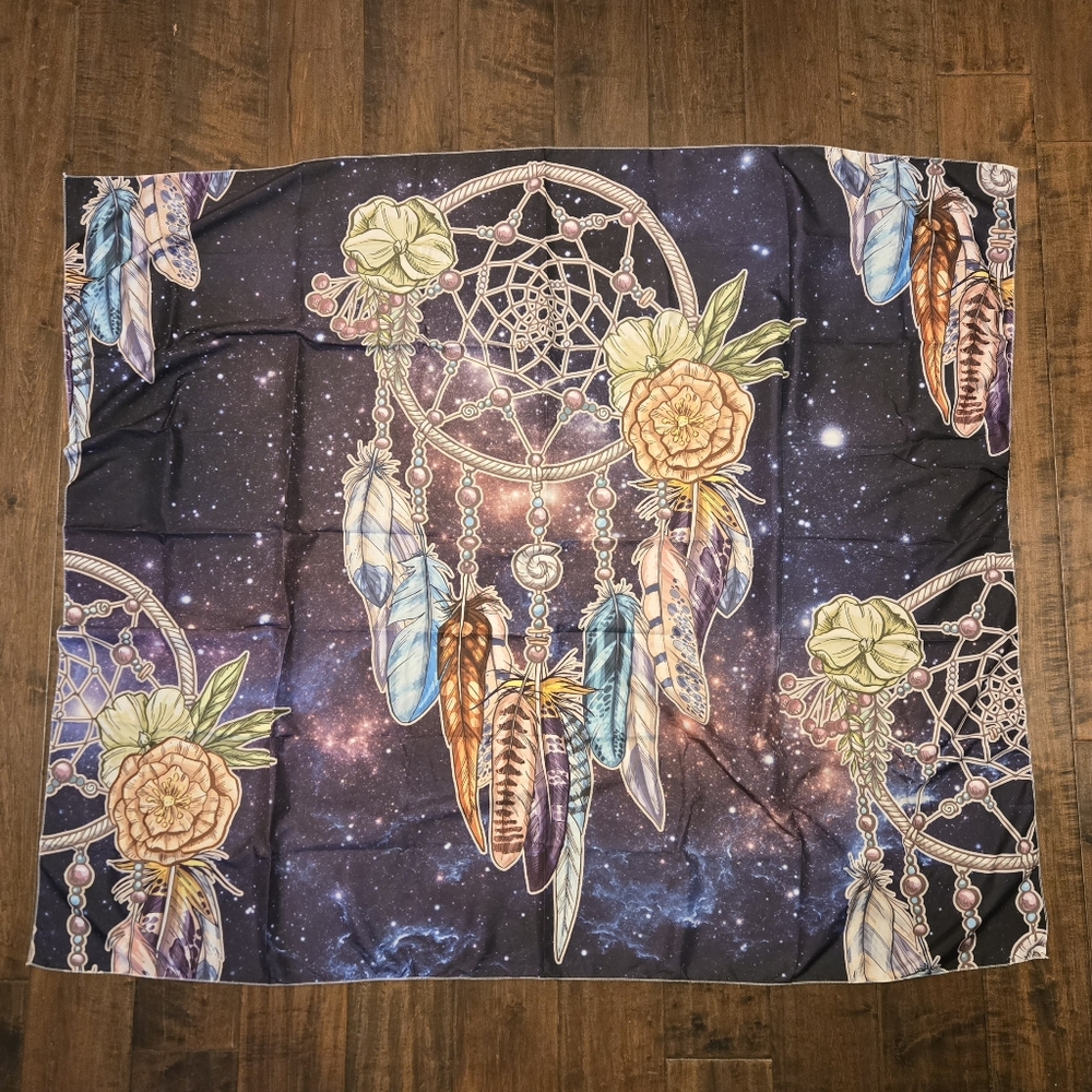 NWOT Dreamcatcher Tapestry with Feathers and Flowers